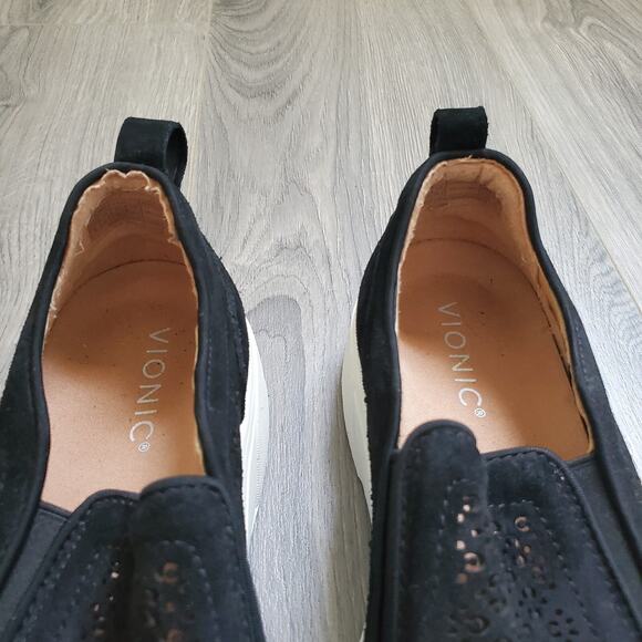 Vionic Slip On Sneaker 8 Kimmie Black Leather Perforated Casual Orthotic Classic - Picture 4 of 13